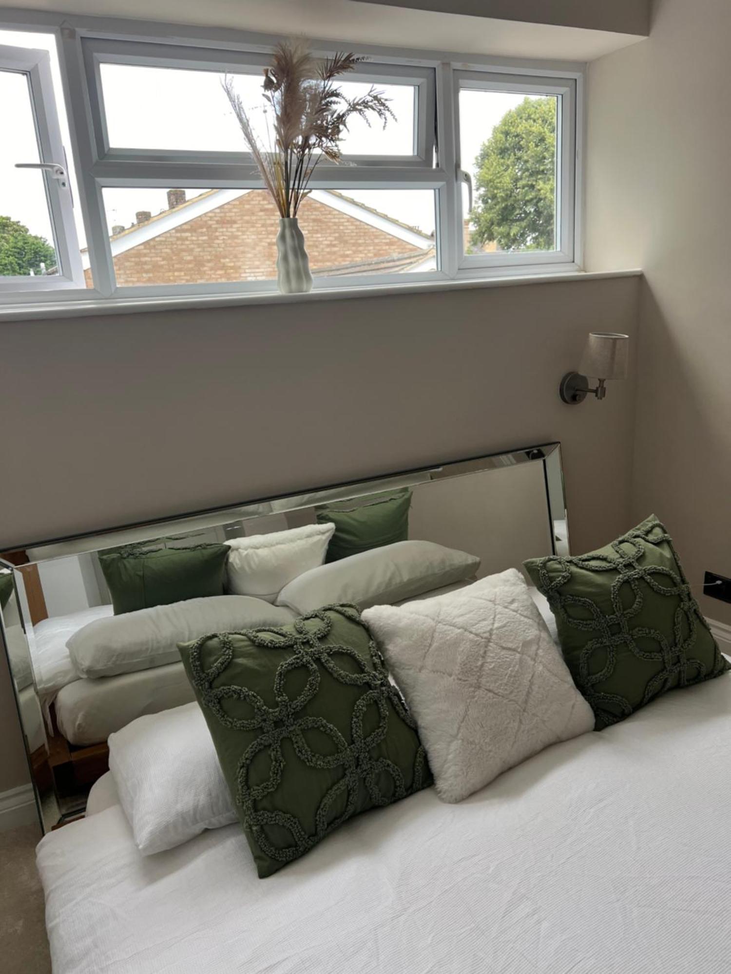 Apartment Modern And Cozy Retreat In - Oxford- Sleeps 4 In A Quiet Location *